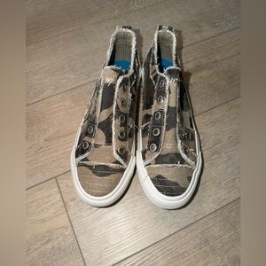 Stylish Camouflage Slip-On Sneakers